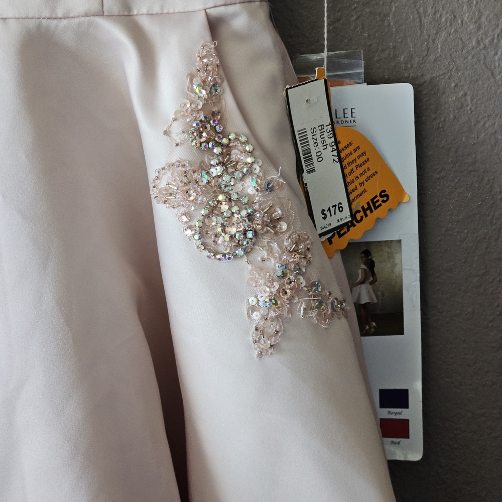 Elegant Off-Shoulder Pink Dress - Picture 3 of 5